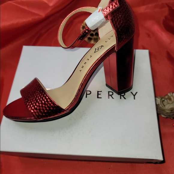 Red heel - Picture 2 of 4